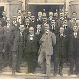 Bild1211 1927 Gesangverein Bleidenstadt vor dem Kurhaus Bad Schwalbach. (1) Otto Haas, (2) , (3), (4) Karl Faulhaber, (5) Wilhelm Petry, (6) Wilhelm Jung, (7), (8), (9),...