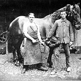 Bild0005 Links ist der Dorfschmied Albert Bremser, der im Volksmund und somit auch in Wingsbach und Umgebung 