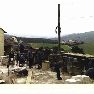 Bild1347 Juli 1969. Eine Schar "Freiwilliger", darunter auch Walter Fasold, bauten in diesem Jahr das neue Feuerwehrgerätehaus. Hier stand einige Jahrhunderte vorher das...