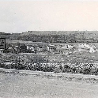 Bild0086 1962 Blick von der Eltviller Straße Ortseingang auf die Talstraße.