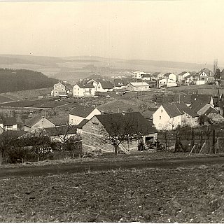 Bild0175 Herbst 1967. Die Häuser "spriessen". Im Vordergrund Schanzenweg 7 (früher 5) im Rohbau.