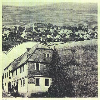 Kalenderbild VR-Bank Untertaunus 1983 Ortsansicht von Wehen und Detailansicht der "Krone" (abgebildet im VR-Bank Kalender 1983)