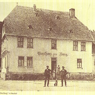 Kalenderbild VR-Bank Untertaunus 1983 Die Burg in Neuhof (abgebildet im VR-Bank Kalender 1983)